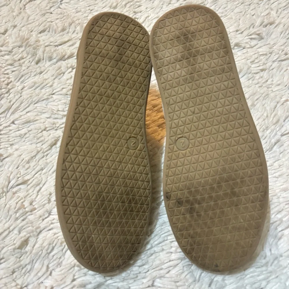 GAP‎ Kids Chambray Moc Sneakers Bedrock size 2 Cream Color Boys Shoes Slip On